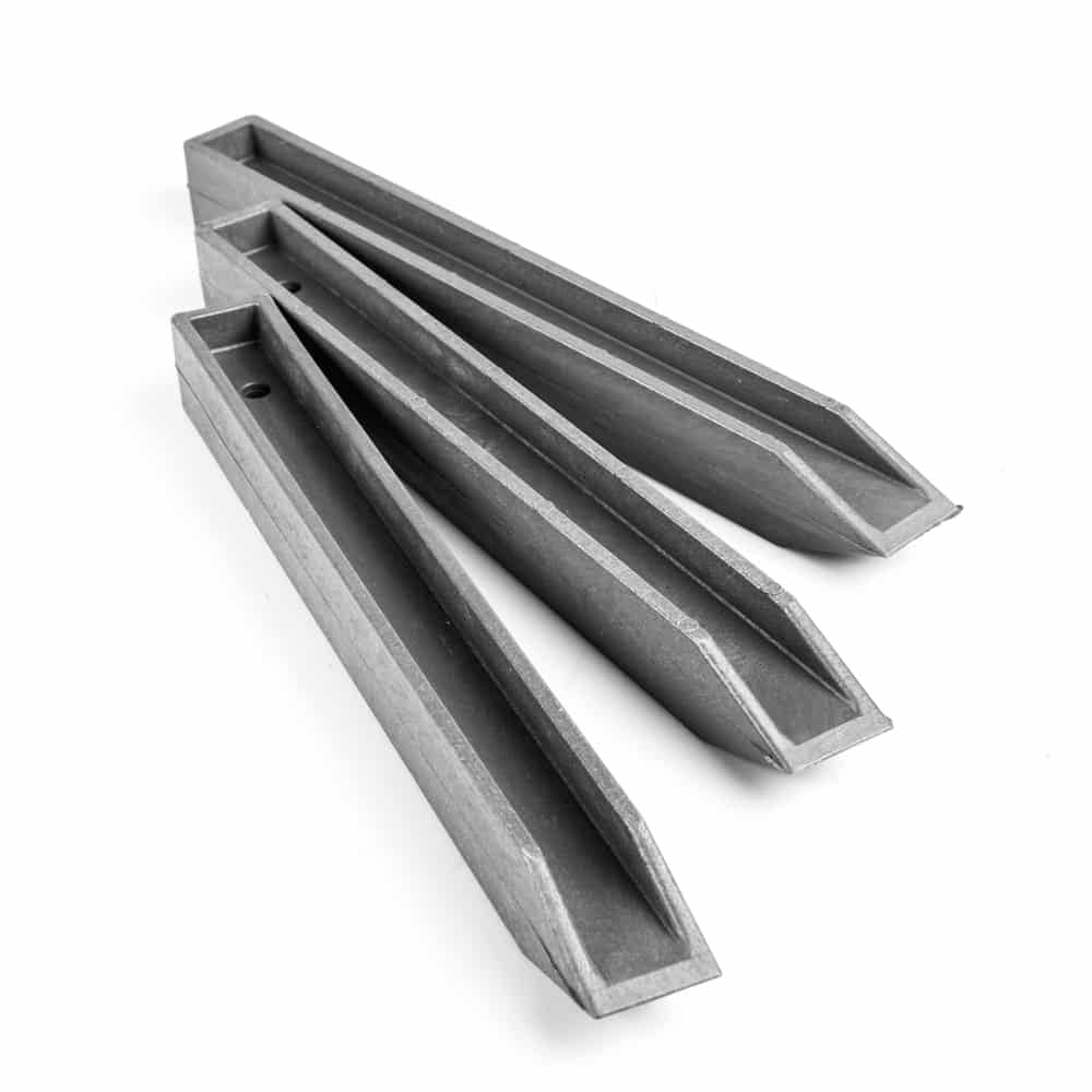 GordonLow Ecolat Pond Edging Spikes Picture 2