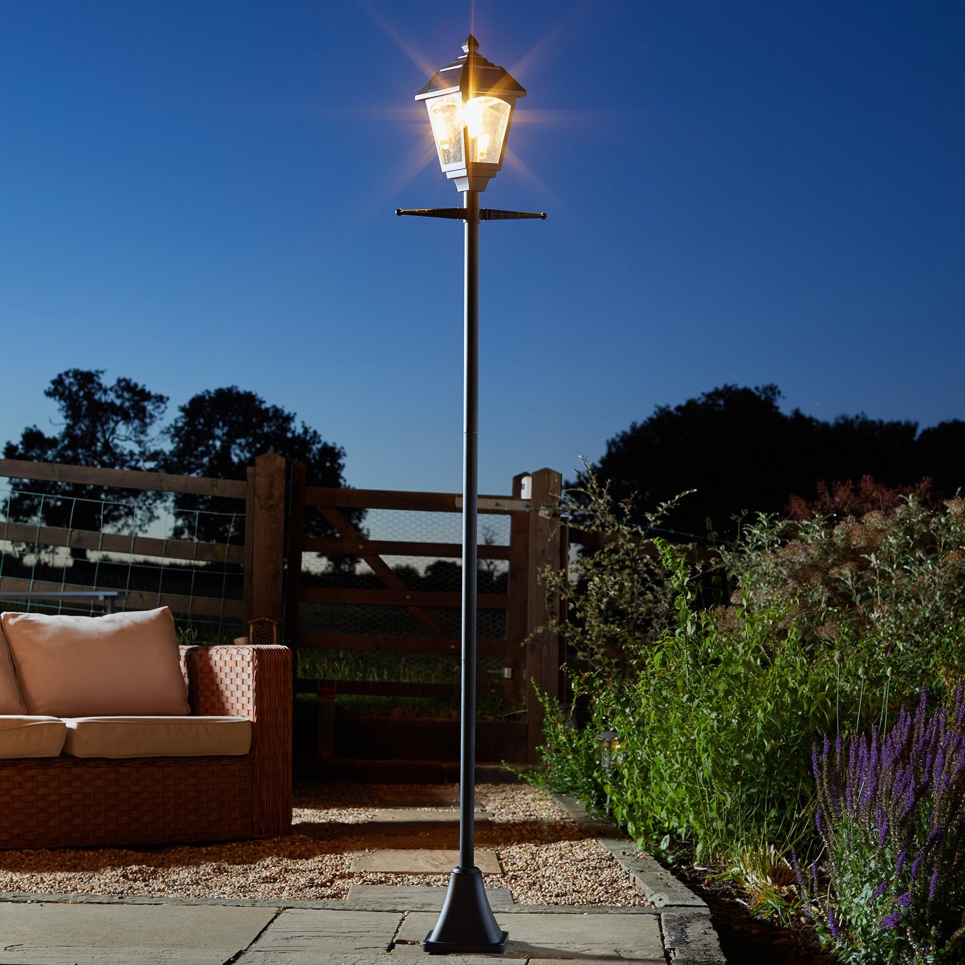 Smart Solar - Victoriana 365 - 200 Lumens Solar Lamp Post - Image 4