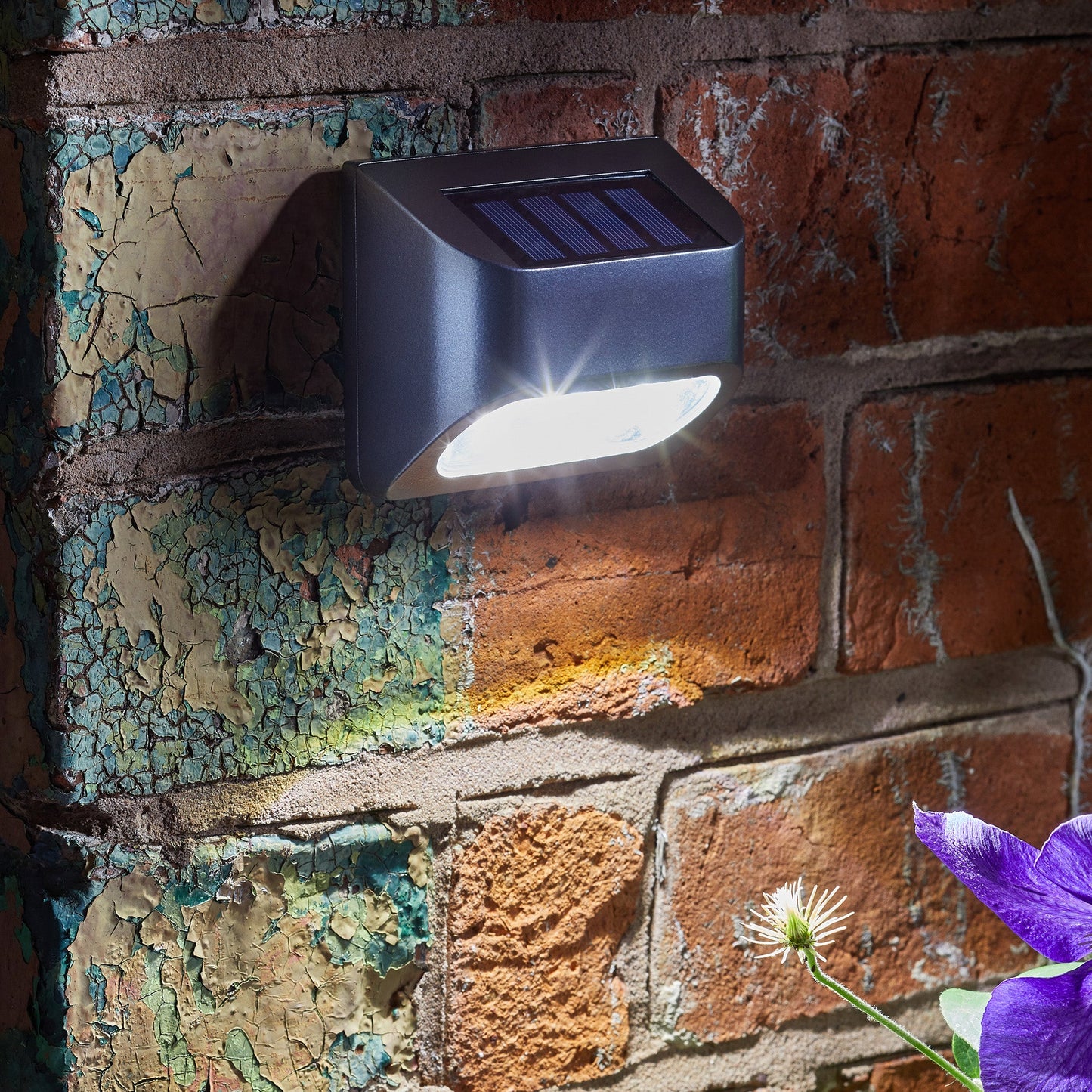 Smart Solar - Premier Solar Fence, Wall or Post Light (10 Lumens) - Pack of 4 - Image 3