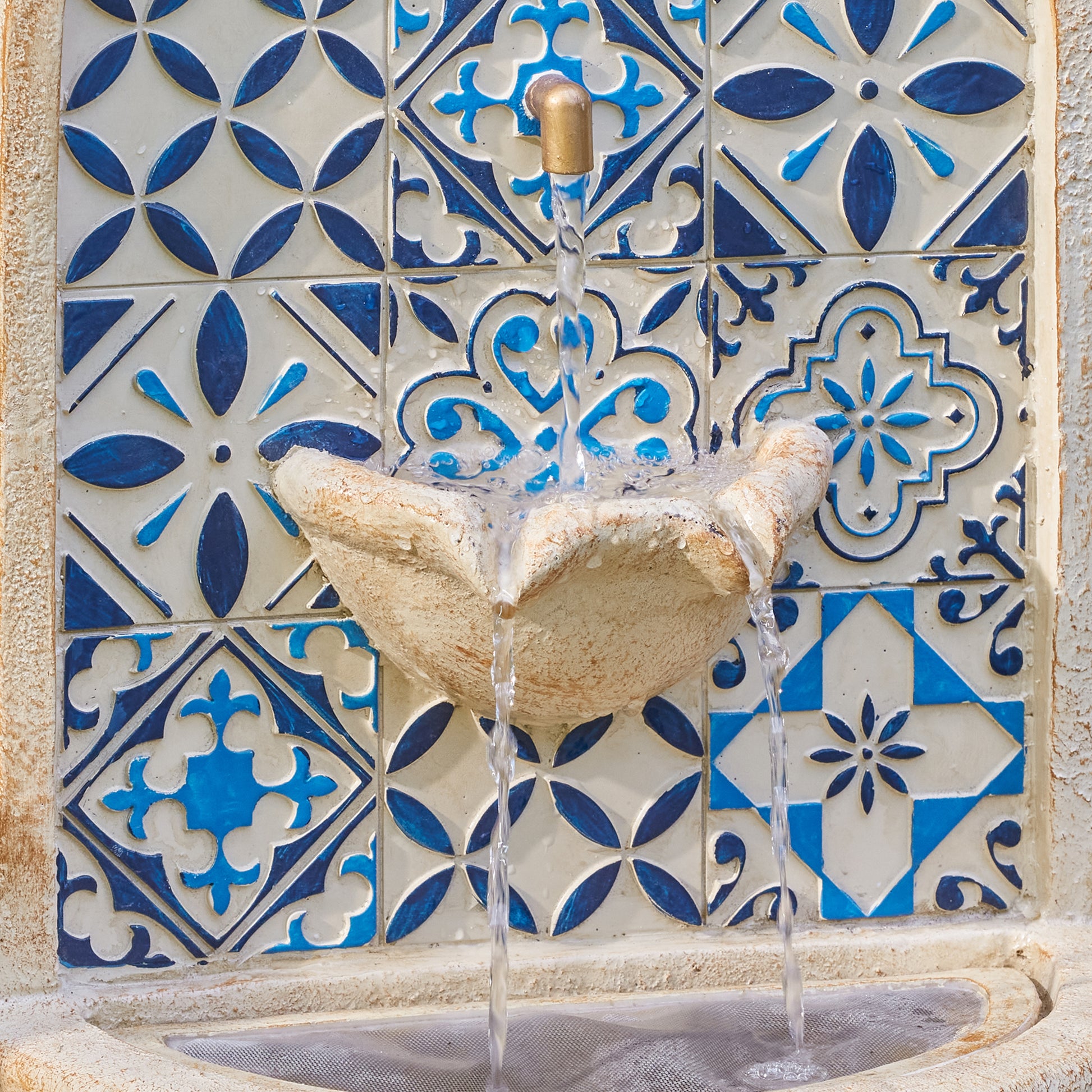 Smart Solar Aragon Sola Wall Fountain Picture 4